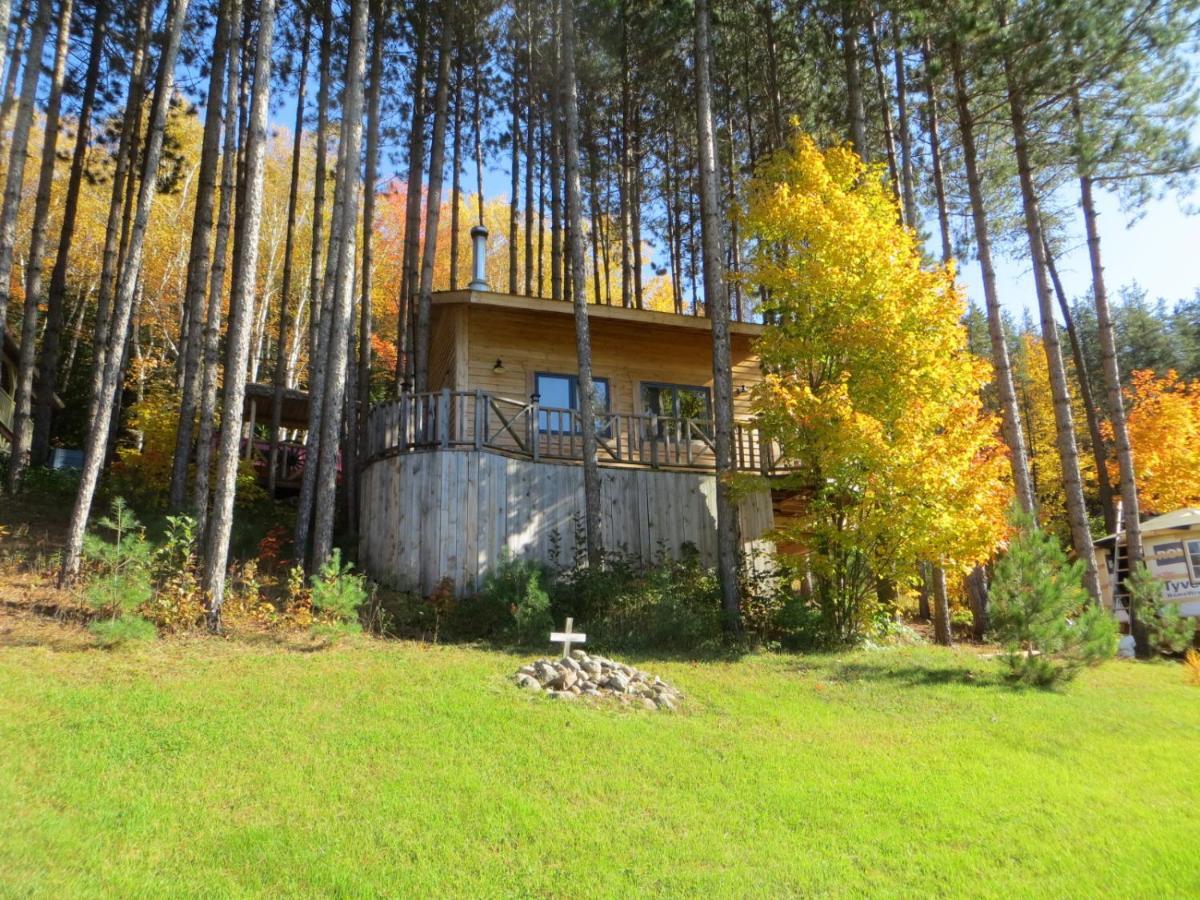 La Maison Sous Les Arbres Saint Roch de Mekinac Eksteriør bilde